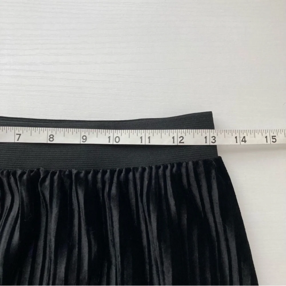 NWT NY Collection Black Velvet Pleated Midi Skirt Petite Medium - Picture 6 of 7